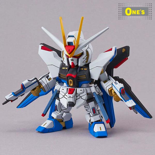 Bandai Model Kit SD GUNDAM EX-STANDARD ZGMF-X20A Strike Freedom Gundam